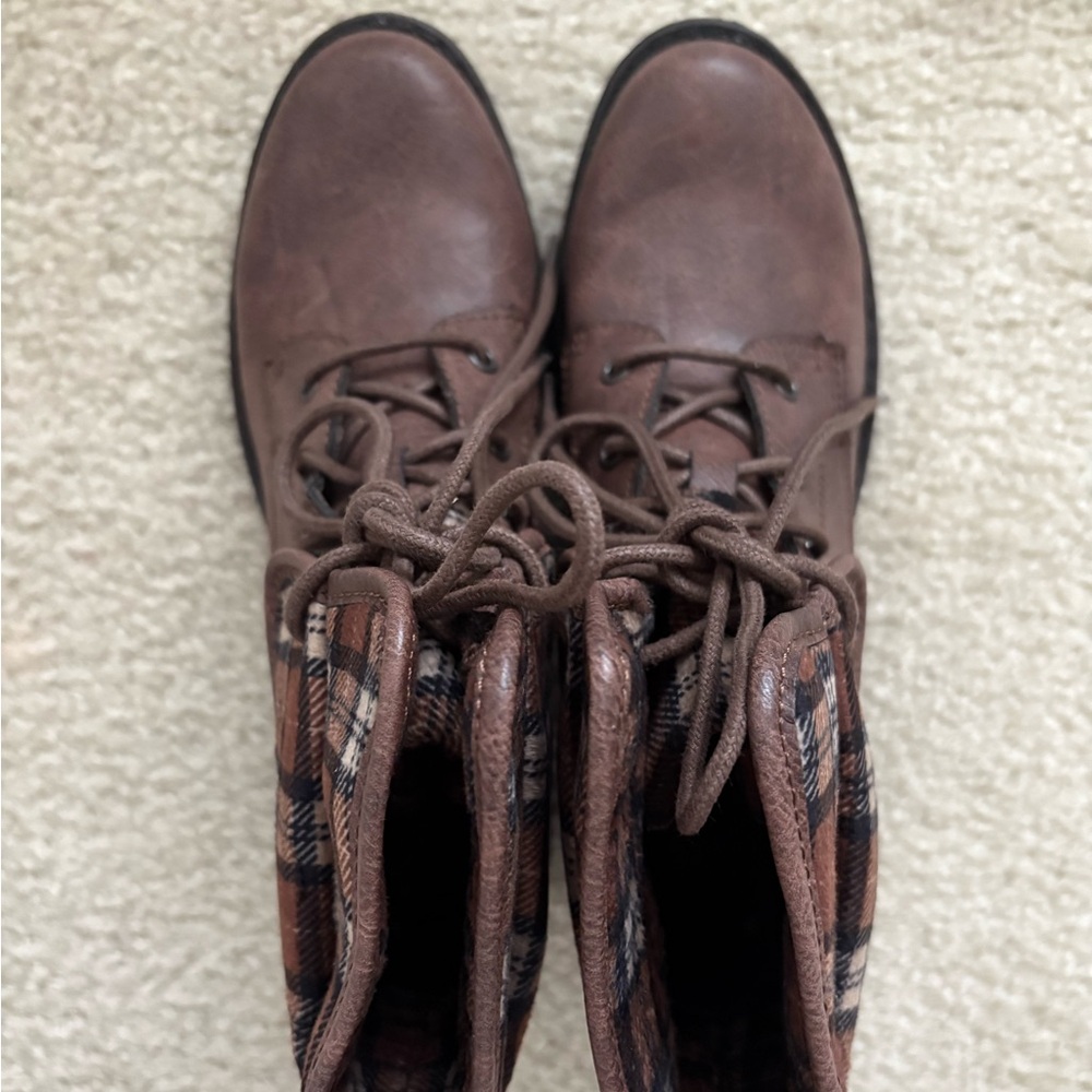 b.o.c. Boc Brown Lace Up Boots with Plaid Detail Brand New in Box Sz 7M